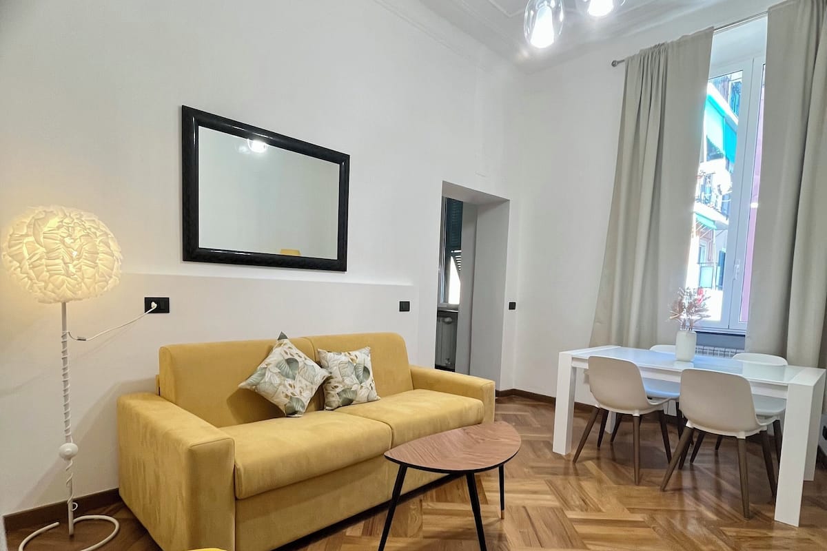 Suite, Kitchen, City View | Living area