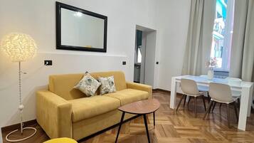 Suite, cocina, vistas a la ciudad | Zona de estar