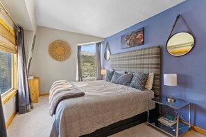 2 bedrooms, iron/ironing board, Internet, bed sheets - Cozy Cabin - Close to Gondola and Town (Breckenridge)