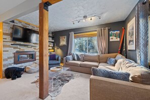 Smart TV, fireplace - Cozy Cabin - Close to Gondola and Town (Breckenridge)