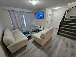 Living area - Charming 3-bedroom house in Harbour Landing, Regina (Regina)