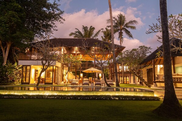 Pool - Villa Kemah Tinggi · Luxury 4BR Hideaway in Canggu (Mengwi)