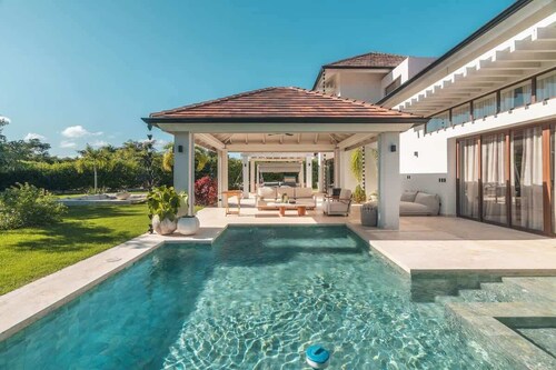 Tropical Bungalow w/ Private Pool & Patio