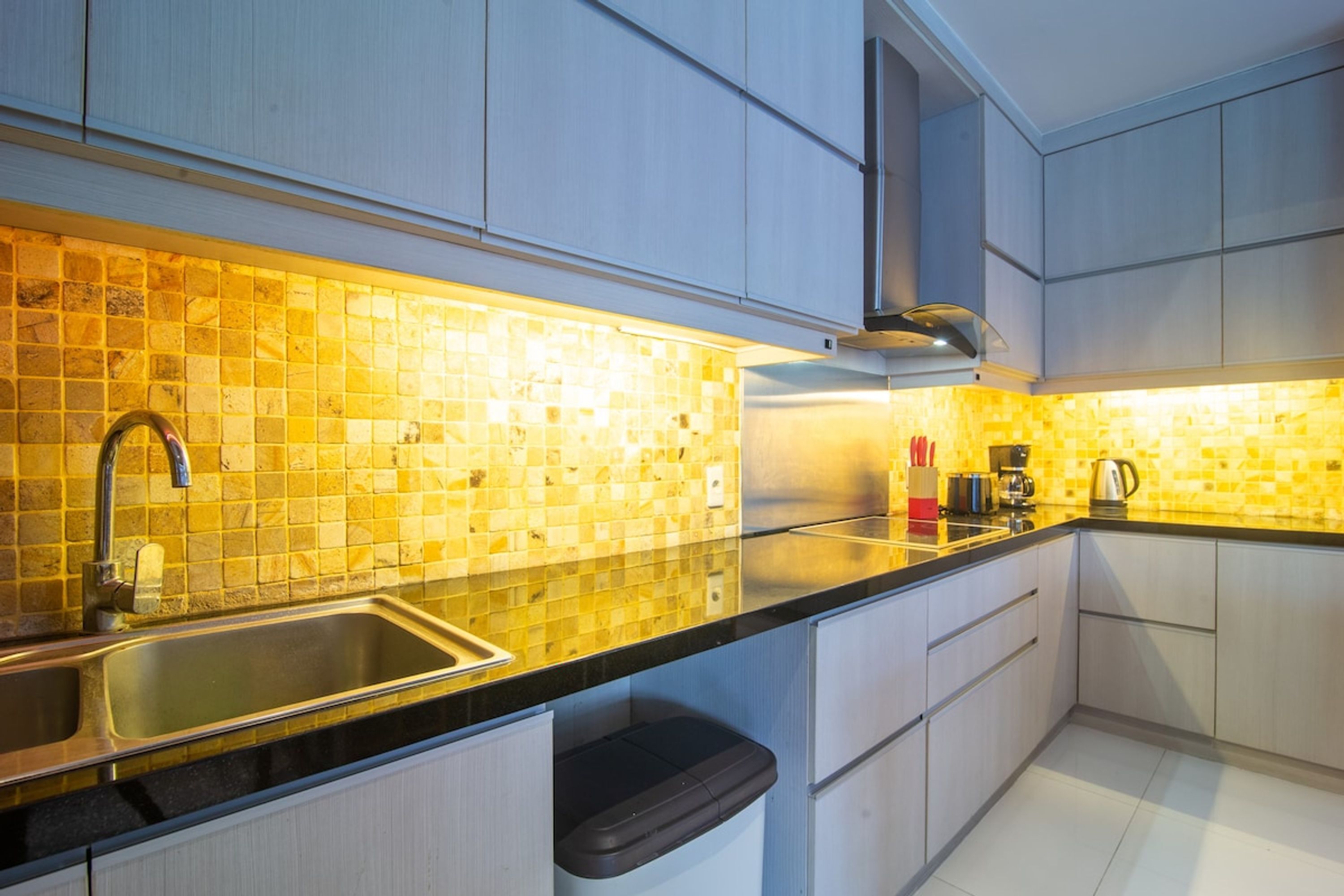 Fridge, microwave, stovetop, coffee/tea maker