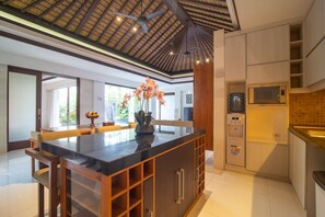 Dining - Rekso Villa·Seaside Serenity,Elegant Escape, Beach (Unit 2009)