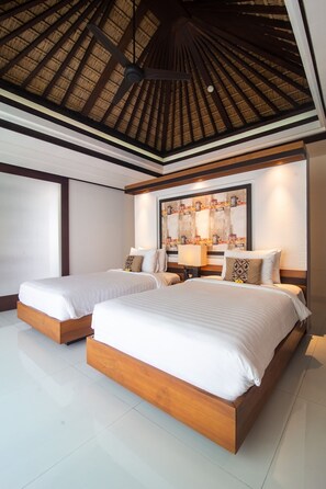 Desk, iron/ironing board, free WiFi, bed sheets - Rekso Villa·Seaside Serenity,Elegant Escape, Beach (Unit 2009)