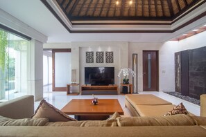 TV, offices - Rekso Villa·Seaside Serenity,Elegant Escape, Beach (Unit 2009)