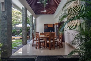 Dining - Verano 1, 4-8BR sleeps up to 16 walk to Echo Beach (Canggu)