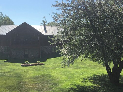 Rustic Log Home Basement with Trail Access – Ideal Snowmobiler’s Winter Retreat