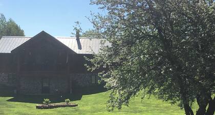 Rustic Log Home Basement with Trail Access – Ideal Snowmobiler’s Winter Retreat