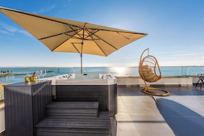 Luxe penthouse, uitzicht op het strand | Bubbelbad