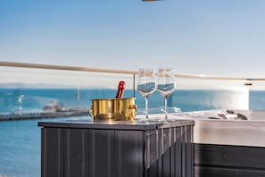 Cobertura superluxo, vista para a praia | Banheira de hidromassagem