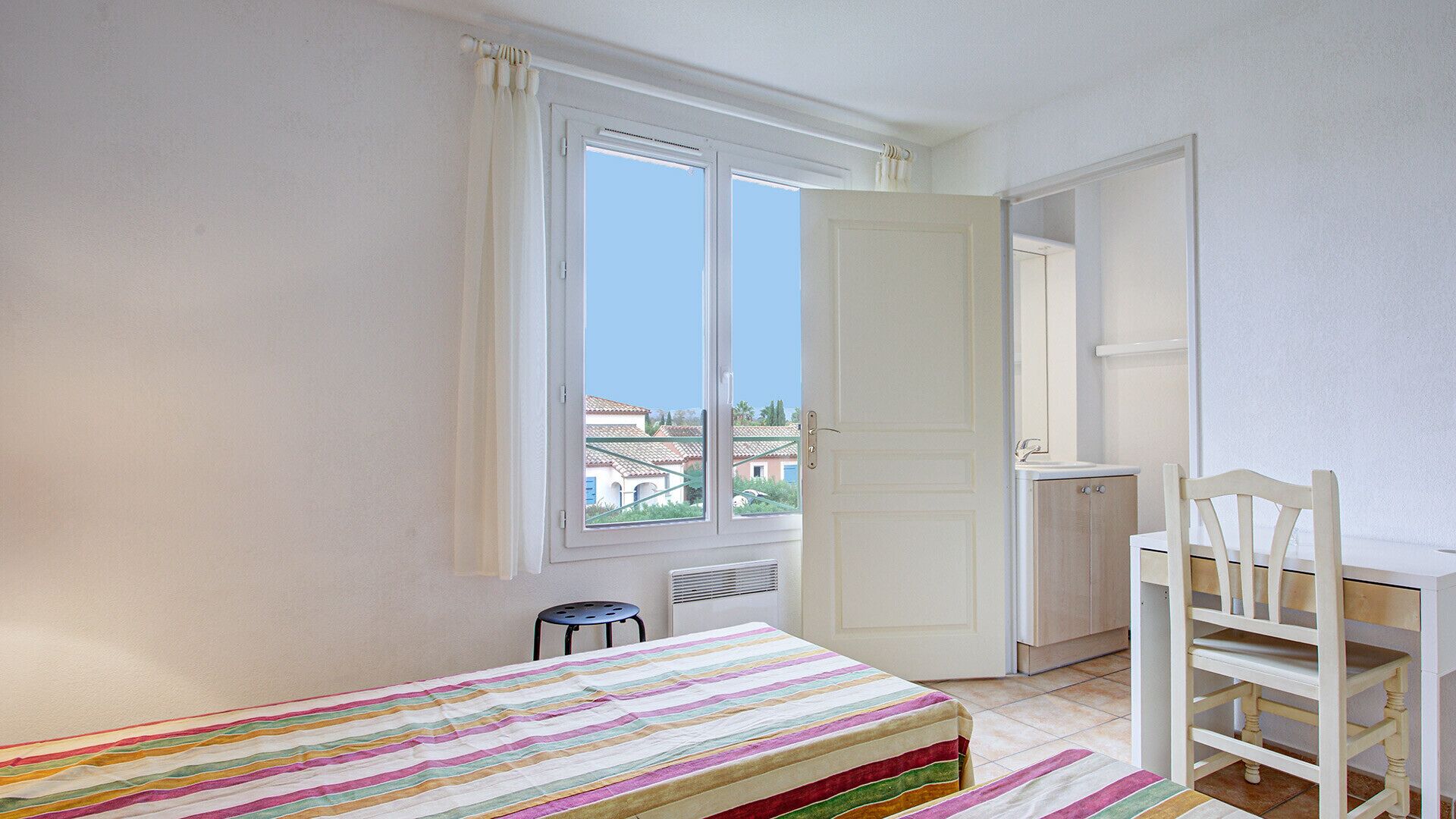 Tabla de planchar con plancha y wifi gratis 