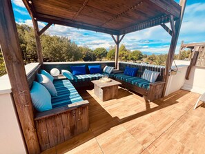 Terrace/patio - V0755-Villa sleeps 6 in residence with communal pool close to the sea (Vias)