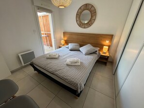 2 bedrooms, iron/ironing board, bed sheets - V0755-Villa sleeps 6 in residence with communal pool close to the sea (Vias)