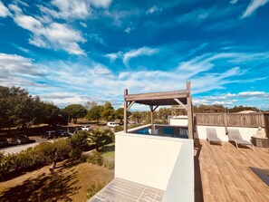 Terrace/patio - V0755-Villa sleeps 6 in residence with communal pool close to the sea (Vias)
