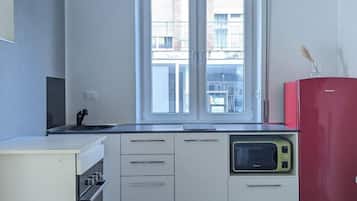 Classic Studio | Private kitchen | Mini-fridge, microwave, stovetop, cookware/dishes/utensils