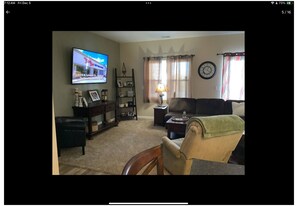 Smart TV - EAA 2026  3-bedroom lake house on lake poygan (Winneconne)