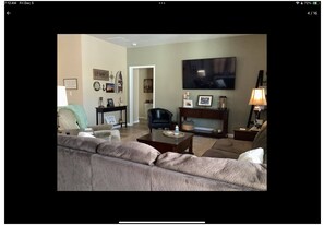 Smart TV - EAA 2026  3-bedroom lake house on lake poygan (Winneconne)