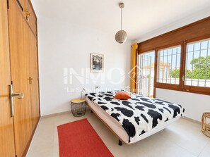 Unclassified image, 4 of 21, button - with garden in Mar Cambrils area near the beach (Cambrils)