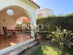 Outdoor dining - with garden in Mar Cambrils area near the beach (Cambrils)