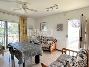 TV - Apartament with barbecue in La Llosa (Cambrils)