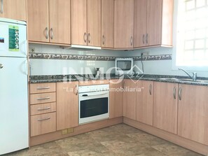 Fridge, microwave, oven, coffee/tea maker - Apartamento en 1ra linea (Cambrils)