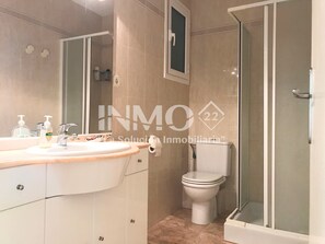 Shower - Apartamento en 1ra linea (Cambrils)