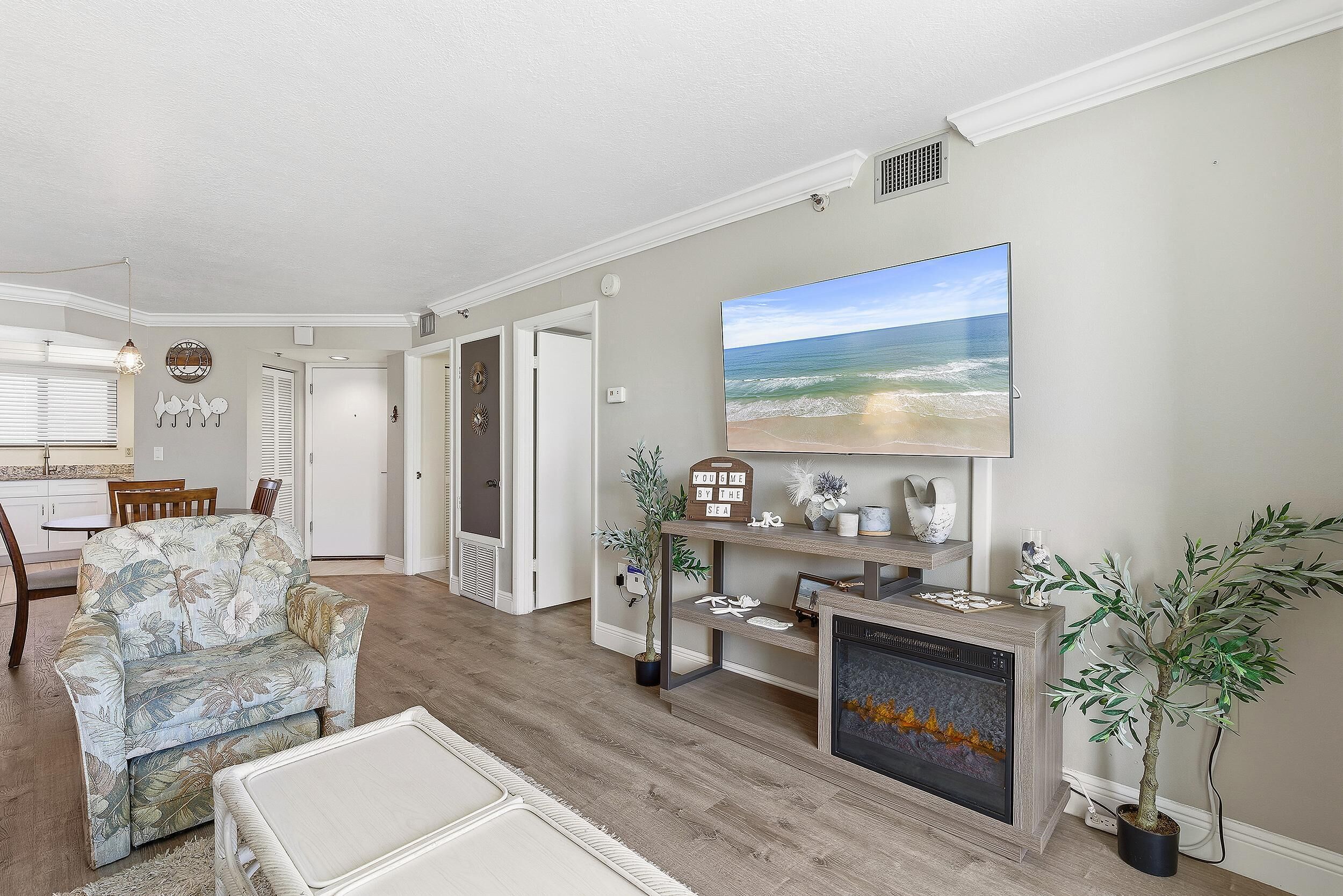 Condo, 1 Queen Bed with Sofa bed (Ocean Trillium 601) | Living area
