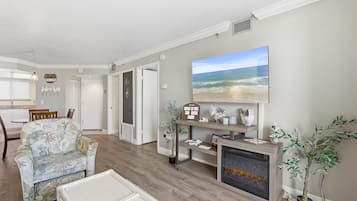 Condo, 1 Queen Bed with Sofa bed (Ocean Trillium 601) | Living area