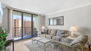Condo, 1 Queen Bed with Sofa bed (Ocean Trillium 601) | Living area