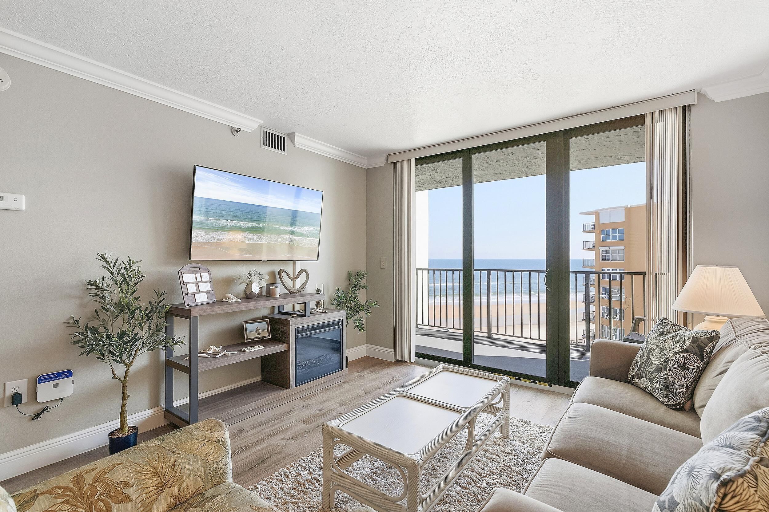 Condo, 1 Queen Bed with Sofa bed (Ocean Trillium 601) | Living area