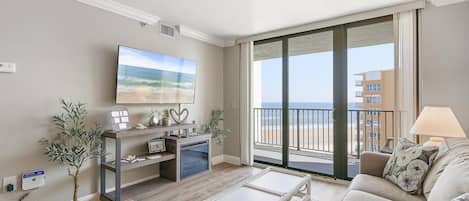 Appart'hôtel, 1 grand lit et 1 canapé-lit (Ocean Trillium 601) | Coin séjour