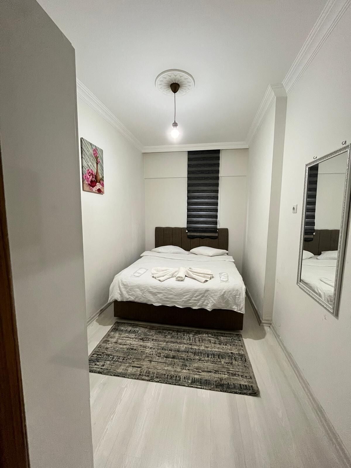 Studio Économique, balcon, vue ville | Espace de travail pour ordinateur portable, fer et planche à repasser