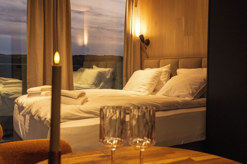 Glacial Glass Cabin