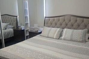 3 bedrooms, desk, WiFi, bed sheets - The Illawarra Hideaway - Close to everything! (Fernhill)