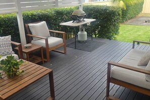 Outdoor dining - The Illawarra Hideaway - Close to everything! (Fernhill)