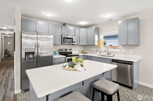 Cottage on Warner | Cozy Getaway Close to Seattle