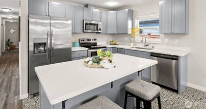 Cottage on Warner | Cozy Getaway Close to Seattle