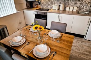Fridge, microwave, oven, stovetop - Lodginet Stays - County Luxe | 2BR Flat 1 (Liverpool)