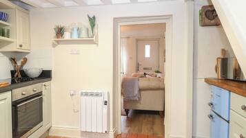 Dishwasher, cookware/dishes/utensils