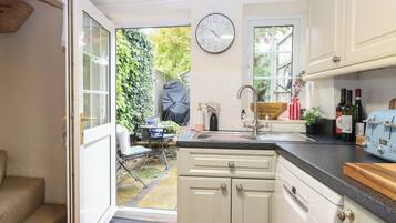 Dishwasher, cookware/dishes/utensils