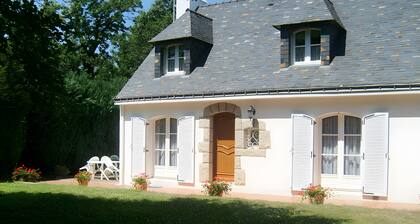 Bed and Breakfast 'Chambre D'hôtes D'Evelyne - Lavande' with Shared Terrace, Shared Garden and Wi-Fi