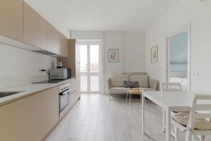 Refrigerador, microondas, lavavajillas