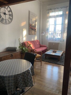 Living area - HYPER-CENTER APARTMENT (Limoges)