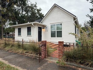 Exterior - The Heritage House - 3BDR in Historic Duckpond District (Gainesville)
