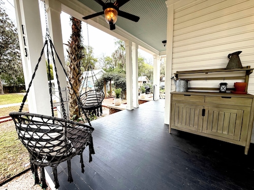 Historic Duckpond Home Walk to Downtown & UF 3BDR