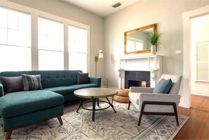 TV - The Heritage House - 3BDR in Historic Duckpond District (Gainesville)