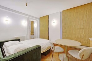 1 habitación, tabla de planchar con plancha, wifi y ropa de cama 