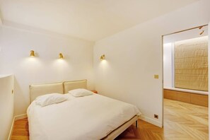 1 habitación, tabla de planchar con plancha, wifi y ropa de cama 